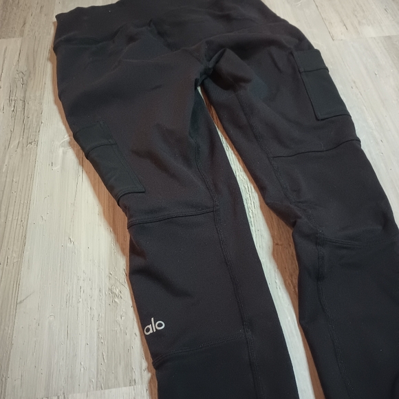 Alo Yoga - Picture 7 of 9